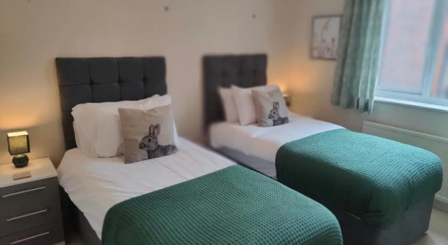 *NEW* Stunning EMSWORTH HARBOUR 3 Bedroom House, Забронировать Отель Отели Исторического графства Суссекса с парковкой, Парковка