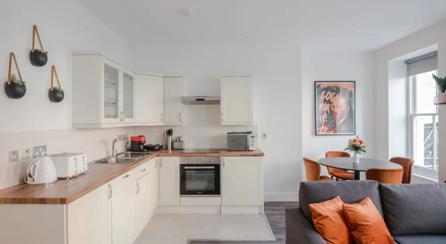 Flirty Chambers - Fitzrovia - by Frankie Says