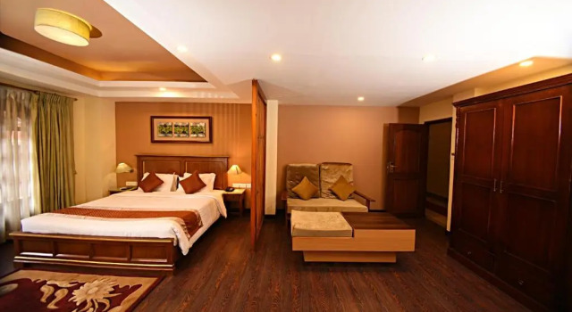 Люкс с балконом DOM Himalaya Hotel