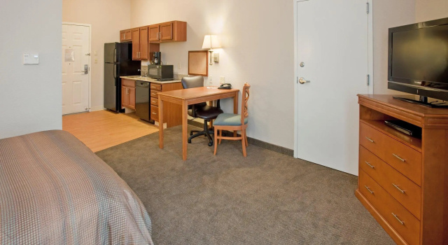 Двухместный люкс Candlewood Suites Kansas City Northeast by IHG