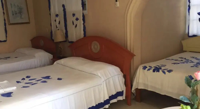 Трёхместный семейный номер Standard Villa Mimosa