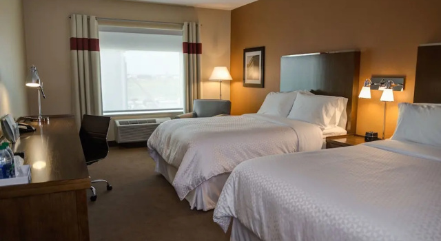 Номер Deluxe Four Points by Sheraton Sherwood Park