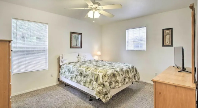 Коттедж Home w/ Yard: 1 Mi to Indian Rocks Beach & Golf