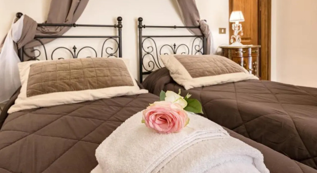Villa DEpoca Carniani, Book Villa Hotels in Arezzo with a Pool, Swimming Pool