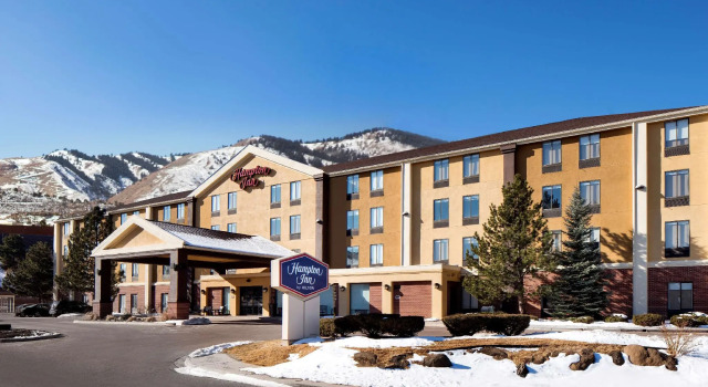 Кровать в общем номере Hampton Inn Denver-West/Golden