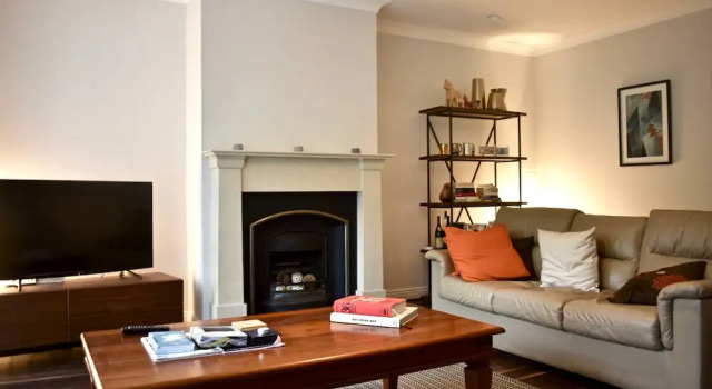 Central 3 Bedroom House in Dublin, Забронировать Дом для отпуска Коттеджи Дублина, рядом с Стадион для собачьих бегов Шелбурн-парк, Коттедж