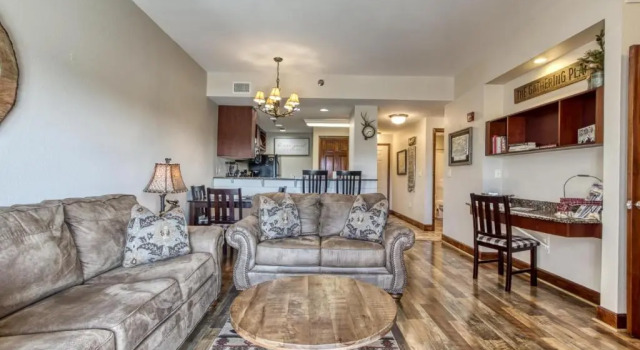 Gorgeous 2BD 2BTH Condo with Mountain Views Pool Hot Tub Game Room Close to Parkway