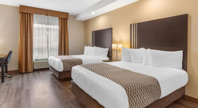 Четырёхместный номер Standard Best Western Plus Drayton Valley