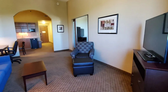 Люкс c 1 комнатой Holiday Inn Express Hotel & Suites Mankato East by IHG