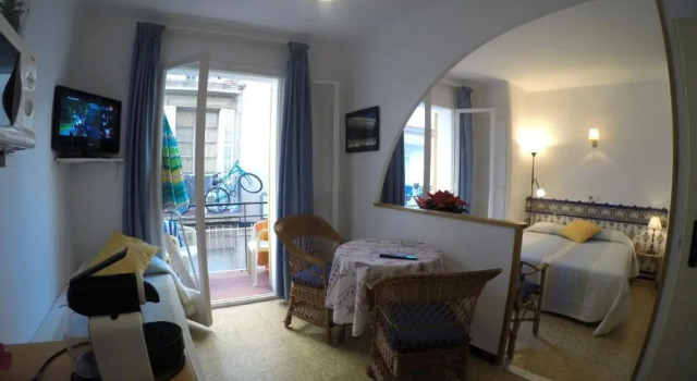 Студия с балконом Apartamentos Montserrat