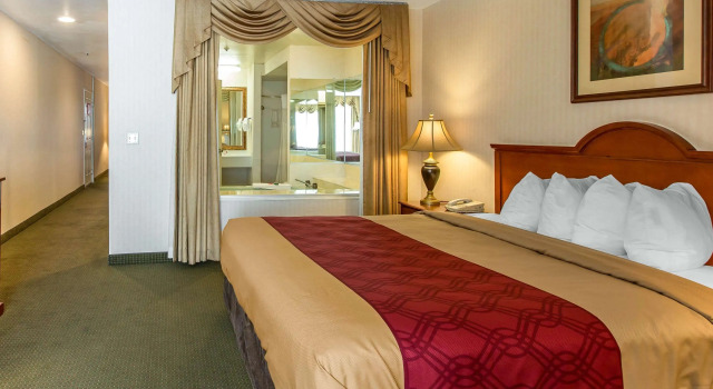 Двухместный люкс Econo Lodge Inn & Suites Riverside - Corona