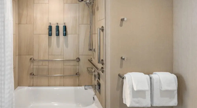 Четырёхместный номер Premium Hilton Cleveland Downtown