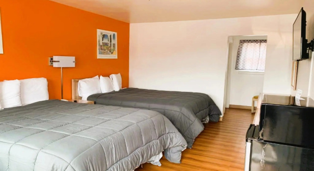 Четырёхместный номер Standard Royal Gateway Motel