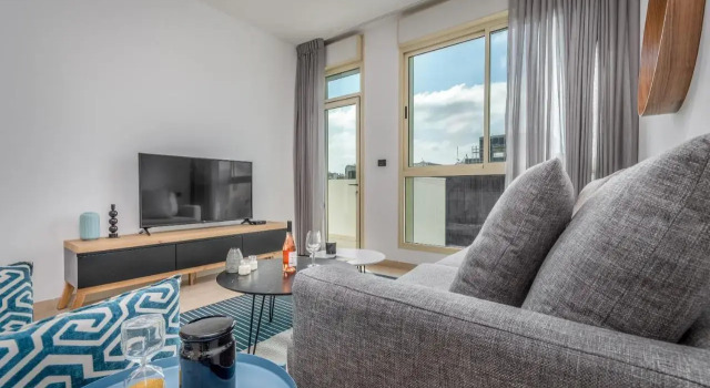Charming 1 BDR with balcon close to Hilton beach, Забронировать Апартаменты/квартира Отели Тель-Авива с парковкой, рядом с Парк независимости, Парковка