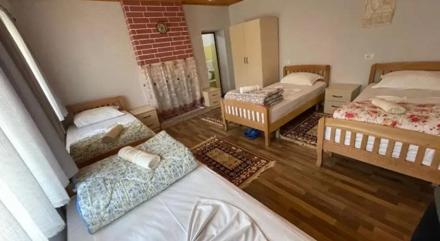 Четырёхместный номер Standard Guesthouse "Gjin Thana"