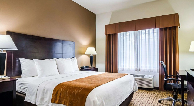 Двухместный люкс Comfort Inn & Suites Lawrence - University Area