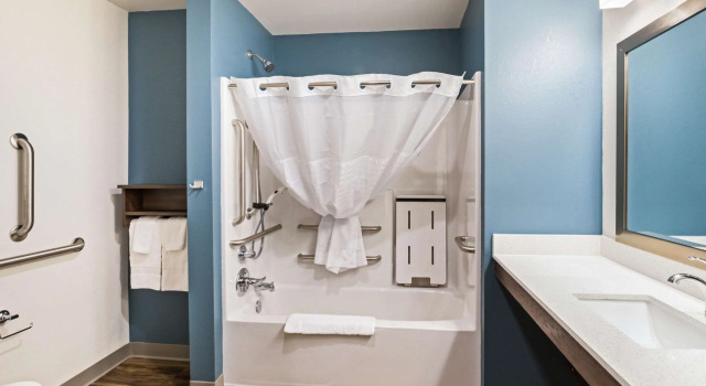 Номер Standard WoodSpring Suites Davenport Quad Cities