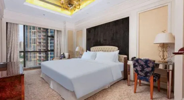 Люкс Presidential Ramada Plaza by Wyndham Huizhou East