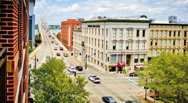 Двухместный номер Standard с балконом и с красивым видом из окна Courtyard by Marriott Louisville Downtown