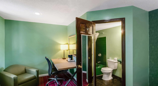 Четырёхместный номер Standard Americas Best Value Inn Torrington, CT