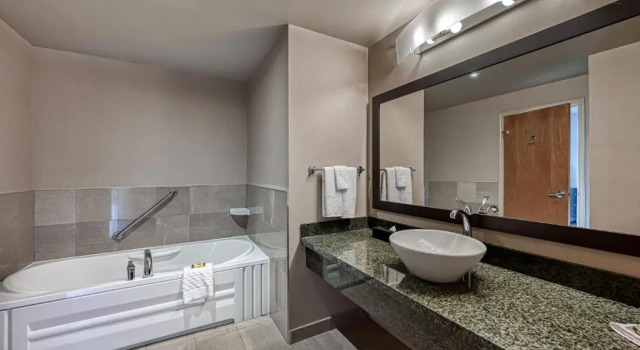 Люкс с видом на парк Perth Parkside Hotel and Spa, BW Premier Collection