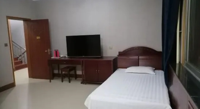Трёхместный номер Standard Longquan Hotel