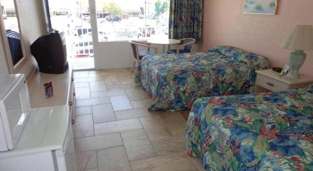 Quarterdeck Motel, Buchen Sie Motel Hotels in Wildwoods Beach mit Parkplatz, Parkplätze