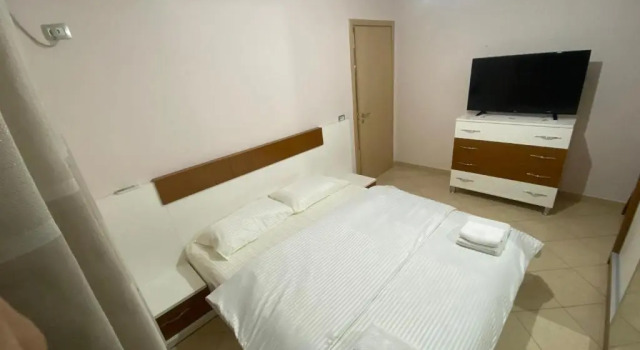 Alex 2 bedroom apartment, Забронировать Апартаменты/квартира Отели области Тираны с парковкой, Парковка