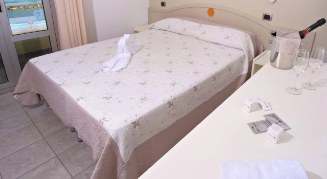 Hotel La Perla, Забронировать Отель Отели Побережья Марок с завтраком, Завтраки