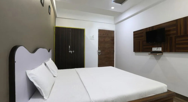 OYO 12817 White house beach resort