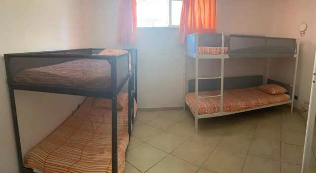 Кровать в общем номере Lagos Marina Guest House
