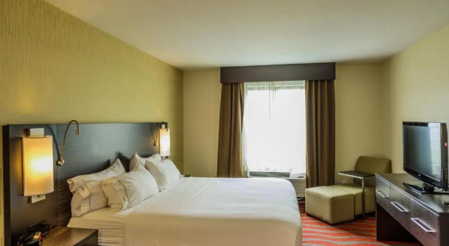 Люкс Standard Holiday Inn Express and Suites - Bradford by IHG