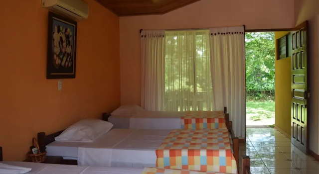 Трёхместный номер Standard с балконом Hotel y Restaurante Las Tablitas