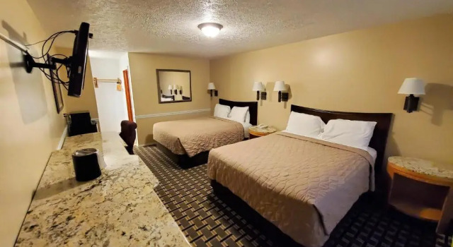 Четырёхместный номер Standard Jefferson Hills Motel