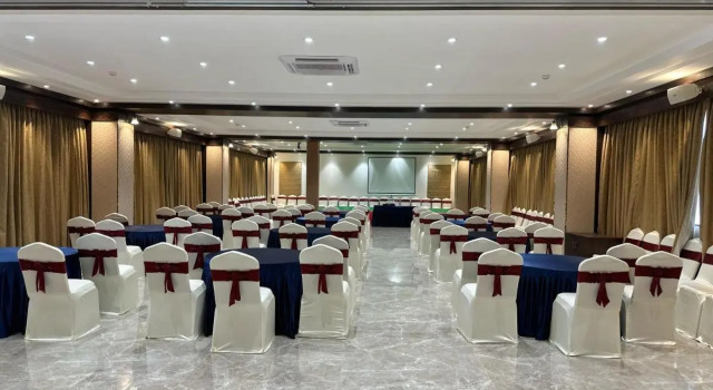 Monday Hotels Amalapuram Heights, Rezerwuj Hotel Hotele w Andhra Pradesh z parkingiem, Parking