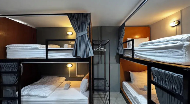 Кровать в общем номере Phuket Muay Thai Hotel Rawai Beach