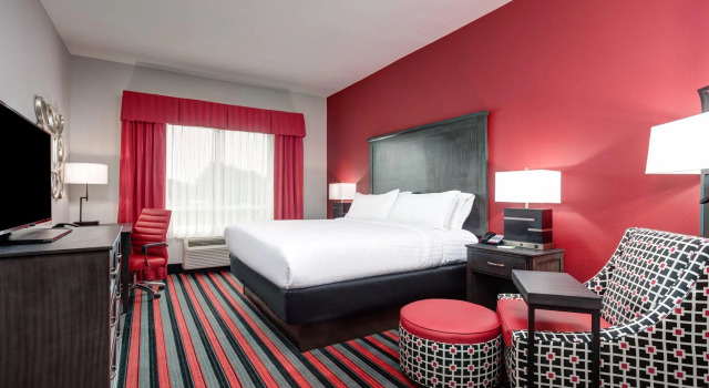 Номер Standard Holiday Inn & Suites Lafayette North by IHG