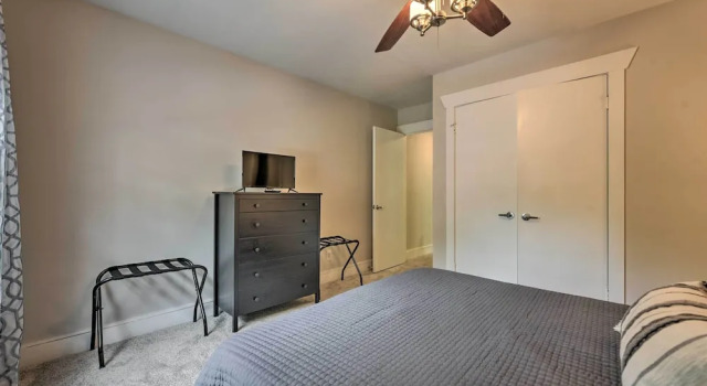 Charlotte Condo w/ Patio: 4 Mi to Downtown!, Rezervați Hotel Charlotte Carolina de Nord