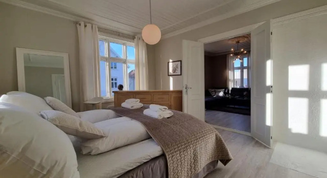 Апартаменты Modern and Central 2 BR w/King Beds + Free Parking