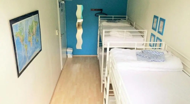 Кровать в общем номере Grampa's Hostel