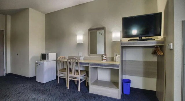 Четырёхместный номер Deluxe Motel 6-London, ON - Ontario