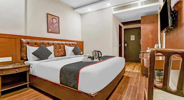 Townhouse 735 Hotel Blue Inn