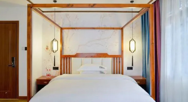 Люкс Yunyinxi Junlanzhai Homestay (Phoenix Ancient City Branch)