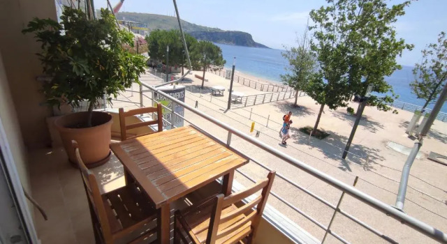 Трёхместный номер Standard с балконом и с видом на море Apartments Himara Premium