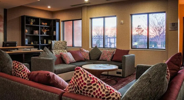 Люкс Courtyard by Marriott Norman