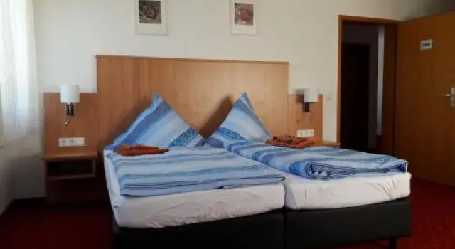 Pension Krone, Забронировать Отель Швебиш-Гмюнд Swabian Alps, рядом с Leuchtturm
