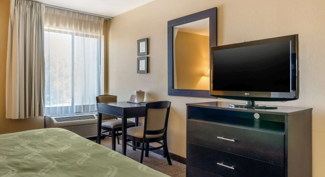 Двухместный номер Standard Quality Inn & Suites Lenexa Kansas City