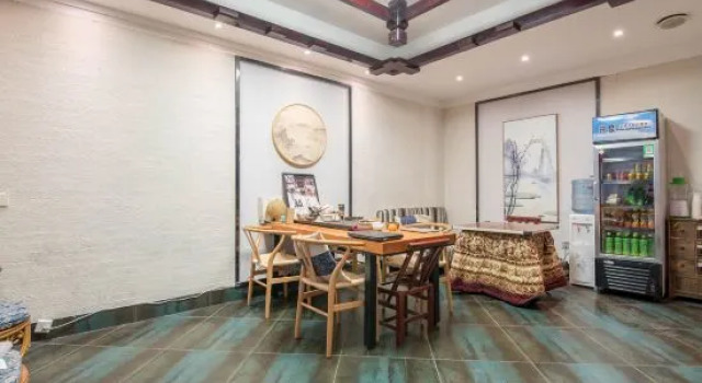 Fenghuang Dongliyuan Inn, Rezervovat Hotel Hotely v Feng-chuang s parkováním, Parkování