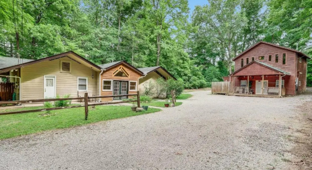 Shady Woods 4 Bedroom Walk to Downtown Hottub, Забронировать Отель Отели Гатлинберг с парковкой, рядом с Amazing Mirror Maze, Парковка