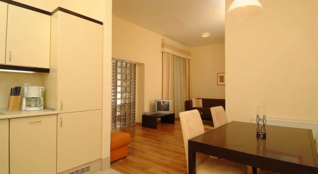 Полулюкс Mamaison Residence Izabella Budapest
